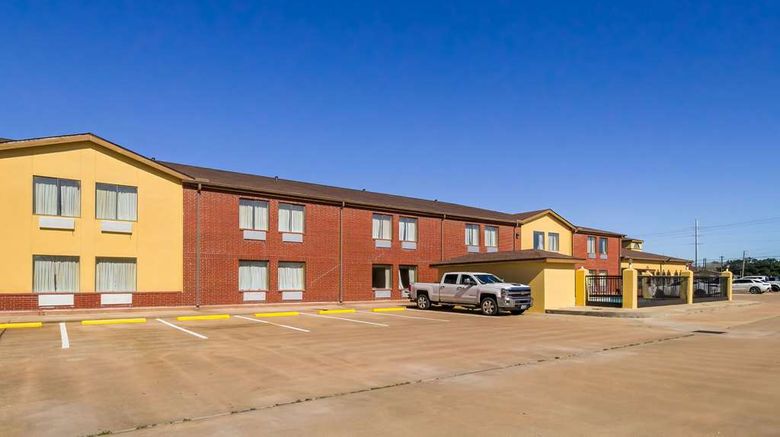 <b>Quality Inn Exterior</b>. Images powered by <a href="https://iceportal.shijigroup.com/" title="IcePortal" target="_blank">IcePortal</a>.