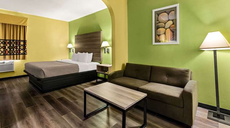 <b>Quality Inn Room</b>. Images powered by <a href="https://iceportal.shijigroup.com/" title="IcePortal" target="_blank">IcePortal</a>.
