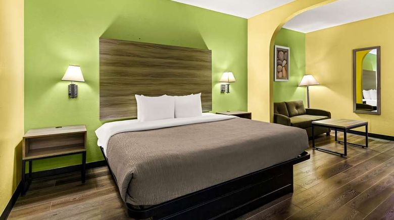 <b>Quality Inn Room</b>. Images powered by <a href="https://iceportal.shijigroup.com/" title="IcePortal" target="_blank">IcePortal</a>.