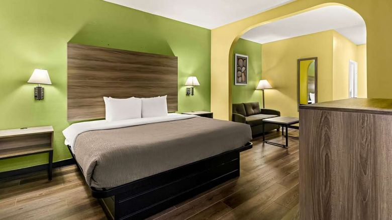 <b>Quality Inn Room</b>. Images powered by <a href="https://iceportal.shijigroup.com/" title="IcePortal" target="_blank">IcePortal</a>.