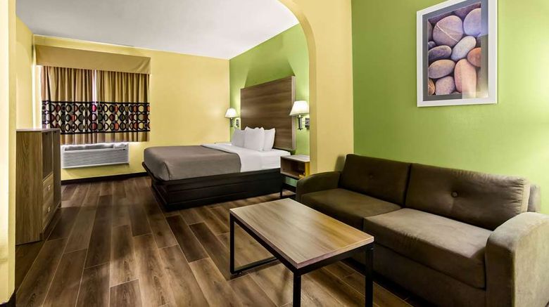 <b>Quality Inn Suite</b>. Images powered by <a href="https://iceportal.shijigroup.com/" title="IcePortal" target="_blank">IcePortal</a>.