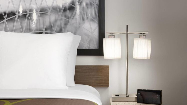 Super 8 by Wyndham Bronx Near Stadium Room