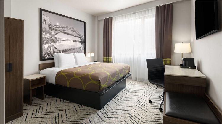 Super 8 by Wyndham Bronx Near Stadium Room