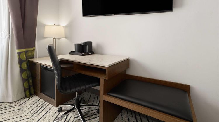 Super 8 by Wyndham Bronx Near Stadium Room