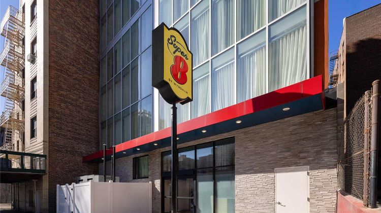 Super 8 by Wyndham Bronx Near Stadium Exterior