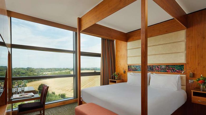 <b>The Gateway Hotel Dundalk Suite</b>. Images powered by <a href="https://iceportal.shijigroup.com/" title="IcePortal" target="_blank">IcePortal</a>.