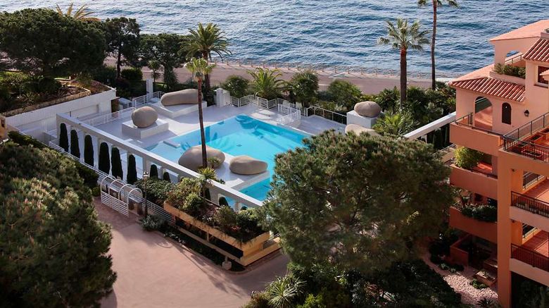 <b>Columbus Hotel-Curio Collection Hilton Pool</b>. Images powered by <a href="https://iceportal.shijigroup.com/" title="IcePortal" target="_blank">IcePortal</a>.