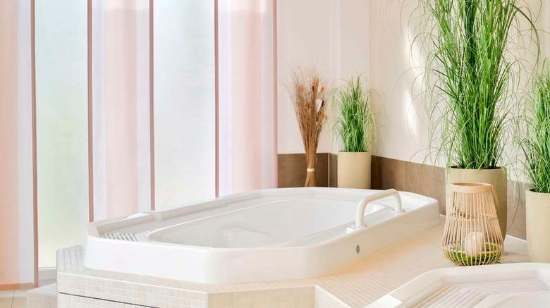 <b>Best Western Plus Hotel Papenburg Pool</b>. Images powered by <a href="https://iceportal.shijigroup.com/" title="IcePortal" target="_blank">IcePortal</a>.