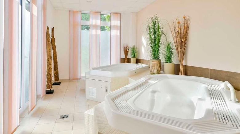 <b>Best Western Plus Hotel Papenburg Pool</b>. Images powered by <a href="https://iceportal.shijigroup.com/" title="IcePortal" target="_blank">IcePortal</a>.