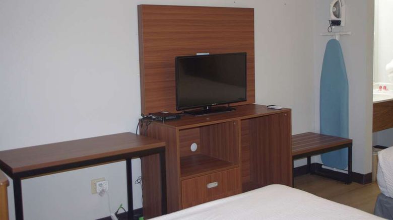 <b>Econo Lodge El Paso Room</b>. Images powered by <a href="https://iceportal.shijigroup.com/" title="IcePortal" target="_blank">IcePortal</a>.