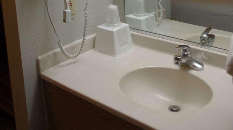 <b>Econo Lodge El Paso Room</b>. Images powered by <a href="https://iceportal.shijigroup.com/" title="IcePortal" target="_blank">IcePortal</a>.