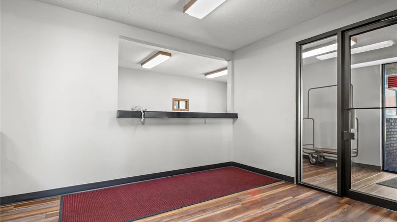 <b>Econo Lodge El Paso Lobby</b>. Images powered by <a href="https://iceportal.shijigroup.com/" title="IcePortal" target="_blank">IcePortal</a>.