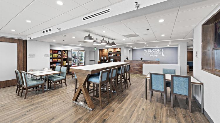 Hampton Inn by Hilton Los Angeles Arpt Lobby