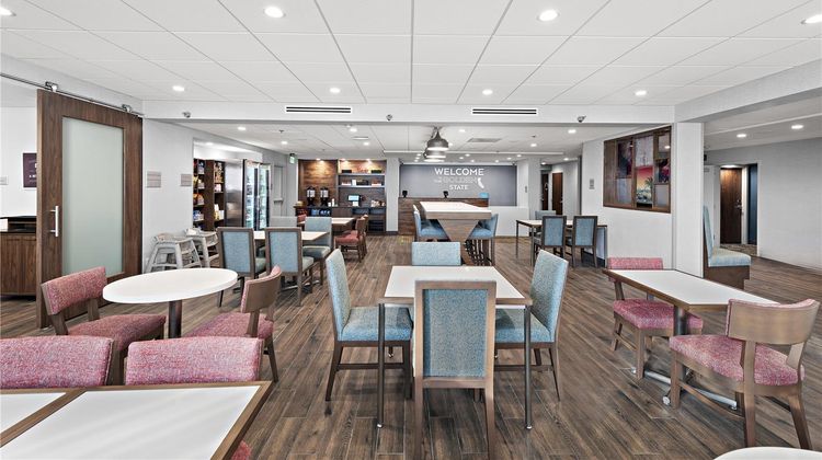 Hampton Inn by Hilton Los Angeles Arpt Lobby