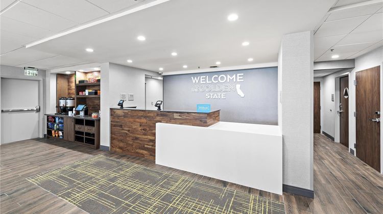 Hampton Inn by Hilton Los Angeles Arpt Lobby