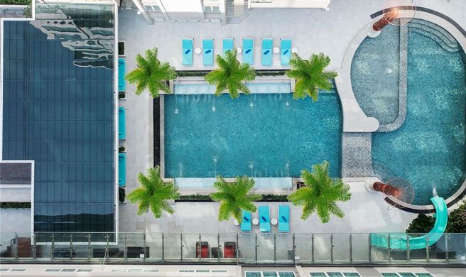 Novotel Living Bangkok Sukhumvit Legacy Exterior
