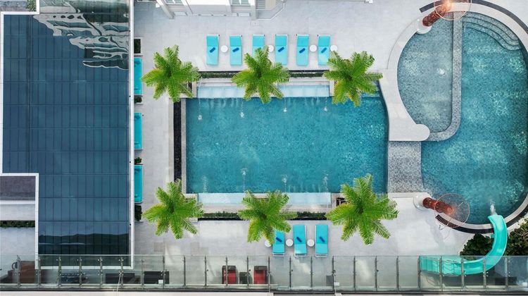 Novotel Living Bangkok Sukhumvit Legacy Exterior