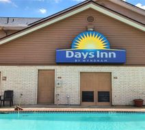 Days Inn by Wyndham Navasota Exterior