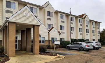 Starkville Inn & Suites