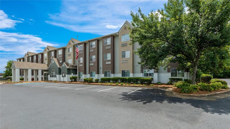 <b>Starkville Inn & Suites Exterior</b>. Images powered by <a href="https://iceportal.shijigroup.com/" title="IcePortal" target="_blank">IcePortal</a>.