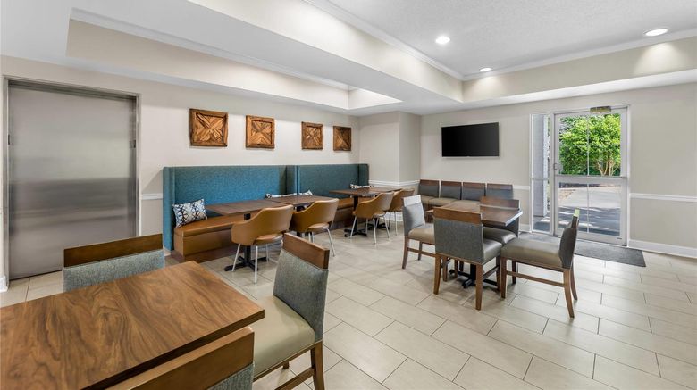 <b>Starkville Inn & Suites Restaurant</b>. Images powered by <a href="https://iceportal.shijigroup.com/" title="IcePortal" target="_blank">IcePortal</a>.