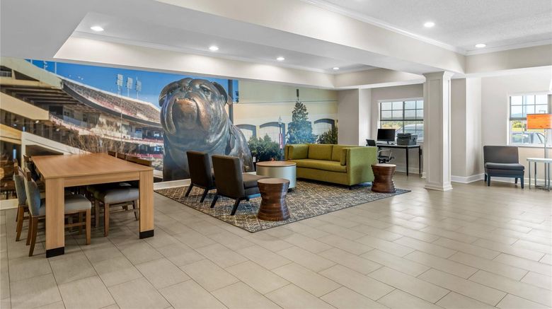<b>Starkville Inn & Suites Lobby</b>. Images powered by <a href="https://iceportal.shijigroup.com/" title="IcePortal" target="_blank">IcePortal</a>.