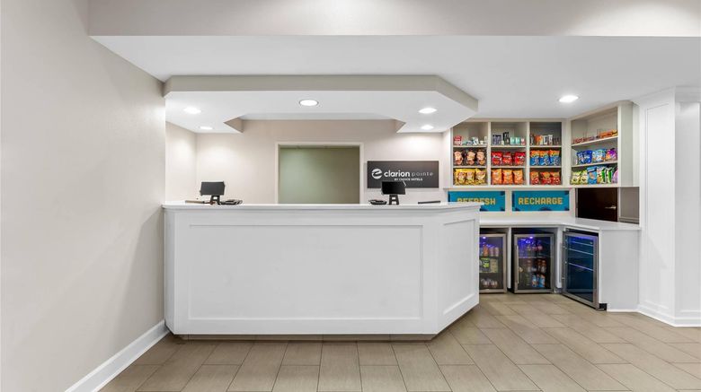 <b>Starkville Inn & Suites Lobby</b>. Images powered by <a href="https://iceportal.shijigroup.com/" title="IcePortal" target="_blank">IcePortal</a>.