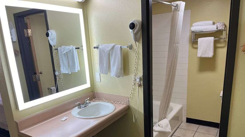 <b>Days Inn by Wyndham Park City Room</b>. Images powered by <a href="https://iceportal.shijigroup.com/" title="IcePortal" target="_blank">IcePortal</a>.