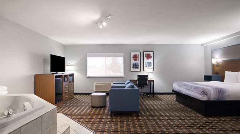 <b>AmericInn by Wyndham Woodstock IL Suite</b>. Images powered by <a href="https://iceportal.shijigroup.com/" title="IcePortal" target="_blank">IcePortal</a>.