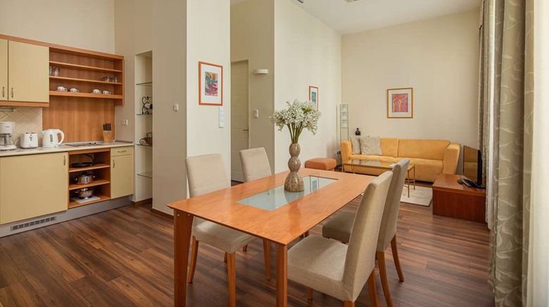 <b>Mamaison Residence Izabella Budapest Suite</b>. Images powered by <a href="https://iceportal.shijigroup.com/" title="IcePortal" target="_blank">IcePortal</a>.