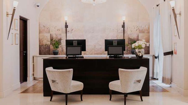 <b>Mamaison Hotel Le Regina Lobby</b>. Images powered by <a href="https://iceportal.shijigroup.com/" title="IcePortal" target="_blank">IcePortal</a>.