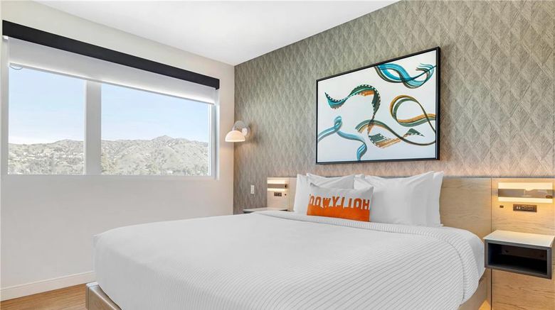<b>Cambria Hotel Burbank Airport Room</b>. Images powered by <a href="https://iceportal.shijigroup.com/" title="IcePortal" target="_blank">IcePortal</a>.