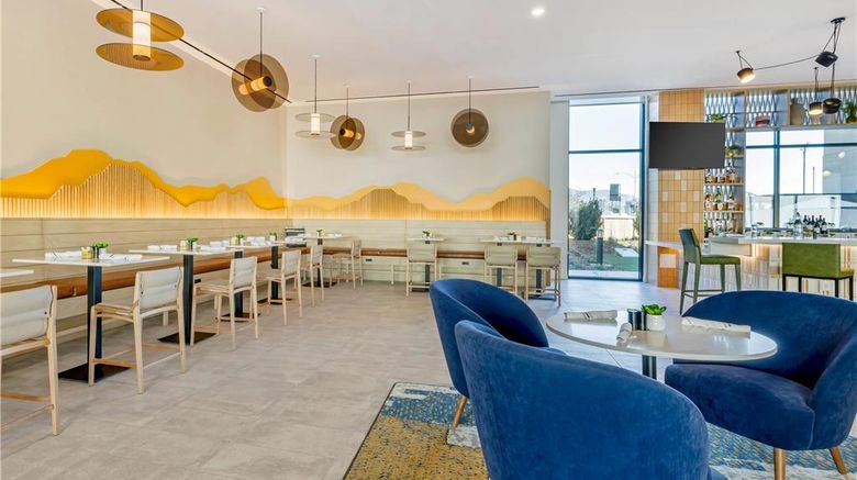 <b>Cambria Hotel Burbank Airport Restaurant</b>. Images powered by <a href="https://iceportal.shijigroup.com/" title="IcePortal" target="_blank">IcePortal</a>.