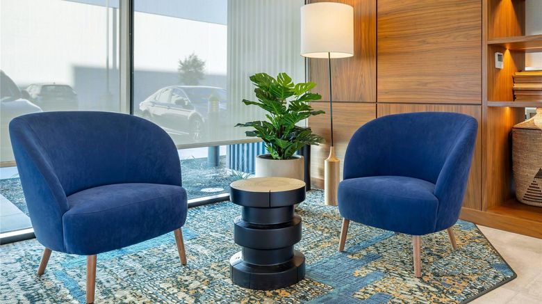<b>Cambria Hotel Burbank Airport Lobby</b>. Images powered by <a href="https://iceportal.shijigroup.com/" title="IcePortal" target="_blank">IcePortal</a>.