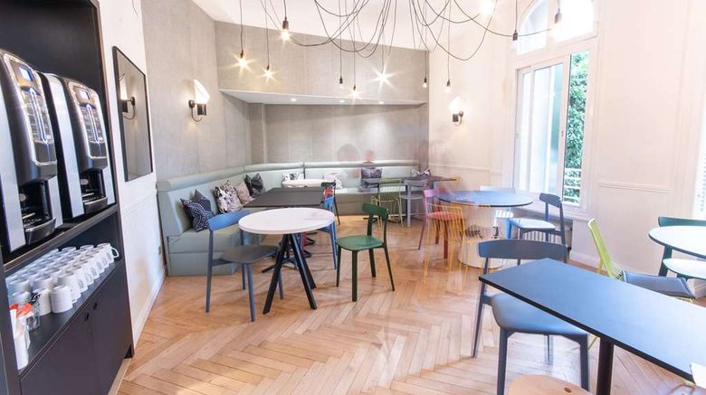 <b>Hotel Vendome Restaurant</b>. Images powered by <a href="https://iceportal.shijigroup.com/" title="IcePortal" target="_blank">IcePortal</a>.
