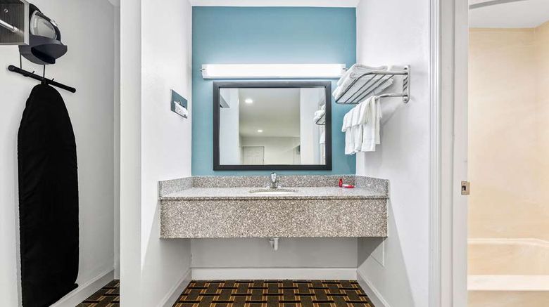<b>SureStay by BW Huntsville University Room</b>. Images powered by <a href="https://iceportal.shijigroup.com/" title="IcePortal" target="_blank">IcePortal</a>.