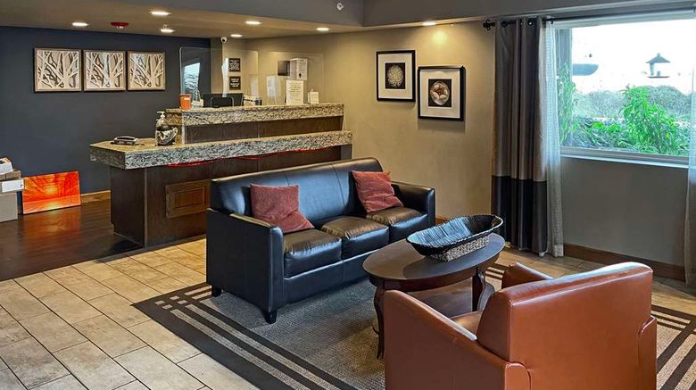 <b>Quality Inn Hillside Inn Lobby</b>. Images powered by <a href="https://iceportal.shijigroup.com/" title="IcePortal" target="_blank">IcePortal</a>.