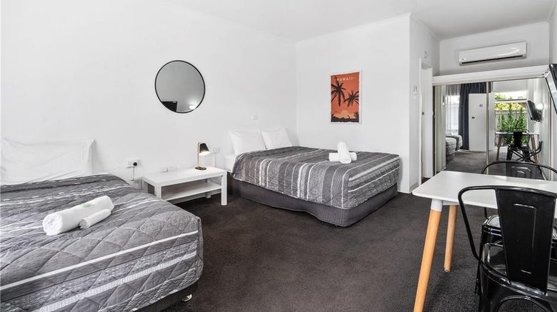 <b>Commodore Motor Inn Room</b>. Images powered by <a href="https://iceportal.shijigroup.com/" title="IcePortal" target="_blank">IcePortal</a>.