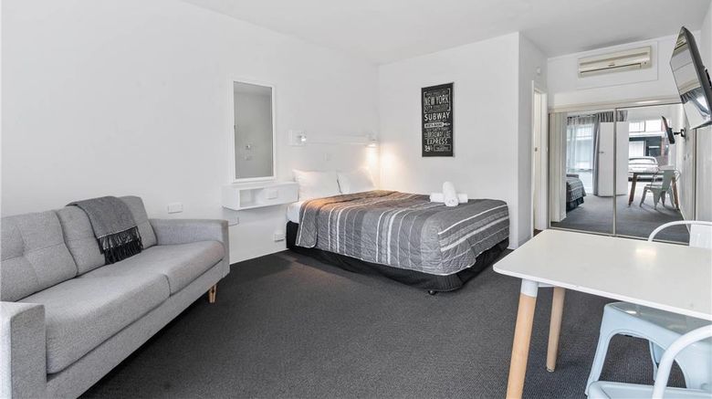 <b>Commodore Motor Inn Room</b>. Images powered by <a href="https://iceportal.shijigroup.com/" title="IcePortal" target="_blank">IcePortal</a>.
