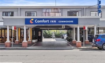 Commodore Motor Inn