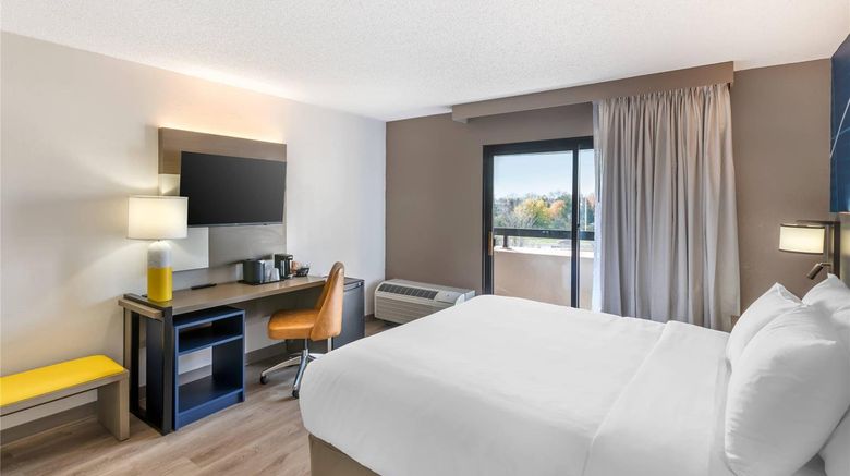 <b>Comfort Inn & Suites Room</b>. Images powered by <a href="https://iceportal.shijigroup.com/" title="IcePortal" target="_blank">IcePortal</a>.