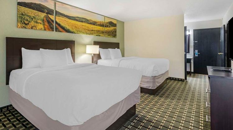Clarion Pointe Jasper Suite