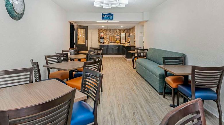 <b>Clarion Pointe Jasper Restaurant</b>. Images powered by <a href="https://iceportal.shijigroup.com/" title="IcePortal" target="_blank">IcePortal</a>.