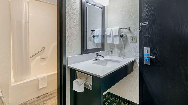 Clarion Pointe Jasper Room