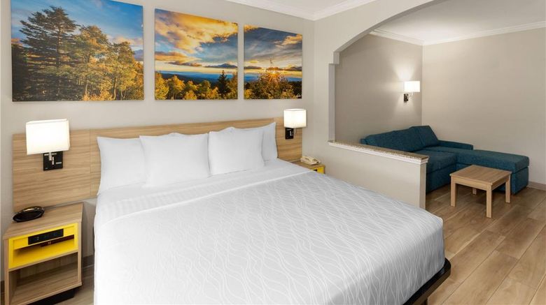 <b>Days Inn & Suites Sam Houston Tollway Suite</b>. Images powered by <a href="https://iceportal.shijigroup.com/" title="IcePortal" target="_blank">IcePortal</a>.