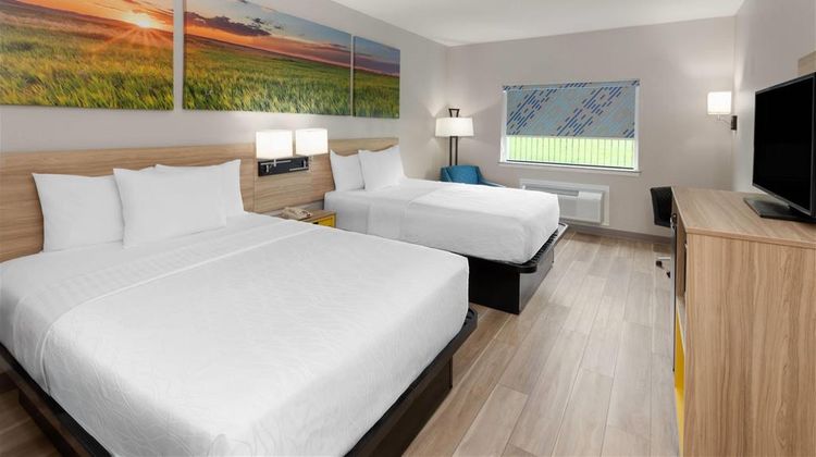 Days Inn & Suites Sam Houston Tollway Room