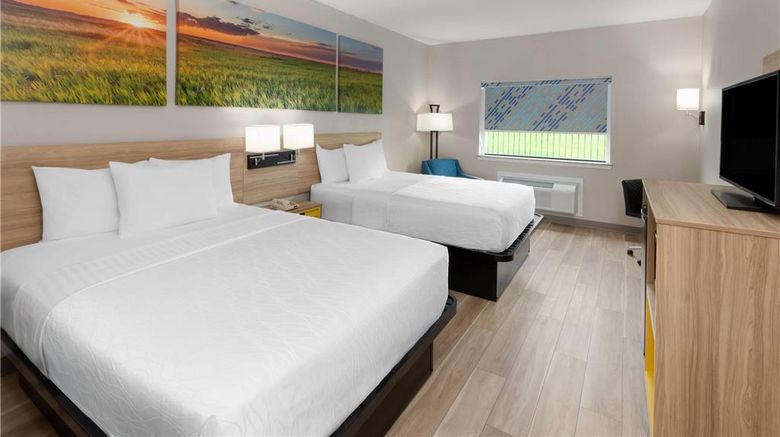 <b>Days Inn & Suites Sam Houston Tollway Room</b>. Images powered by <a href="https://iceportal.shijigroup.com/" title="IcePortal" target="_blank">IcePortal</a>.