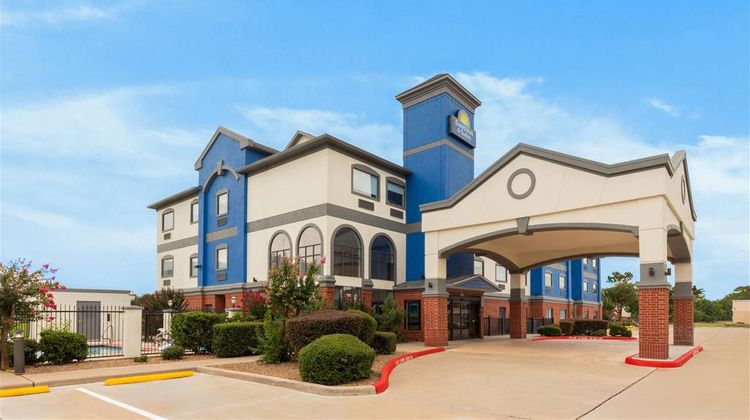 Days Inn & Suites Sam Houston Tollway Exterior
