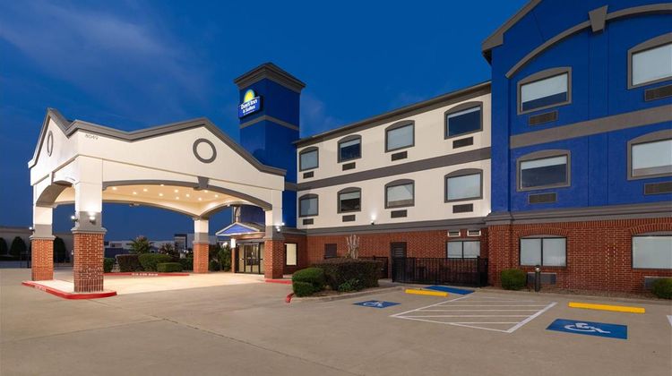 Days Inn & Suites Sam Houston Tollway Exterior
