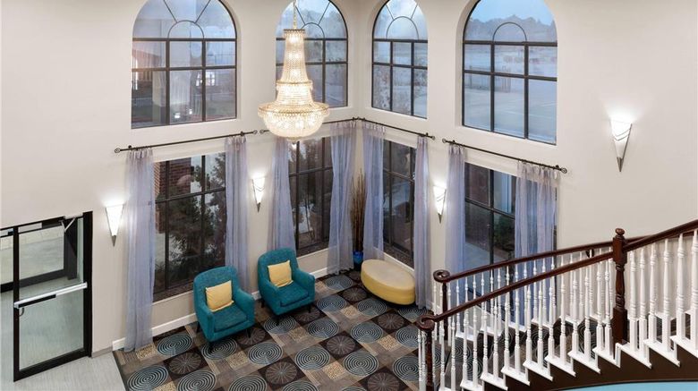 <b>Days Inn & Suites Sam Houston Tollway Lobby</b>. Images powered by <a href="https://iceportal.shijigroup.com/" title="IcePortal" target="_blank">IcePortal</a>.